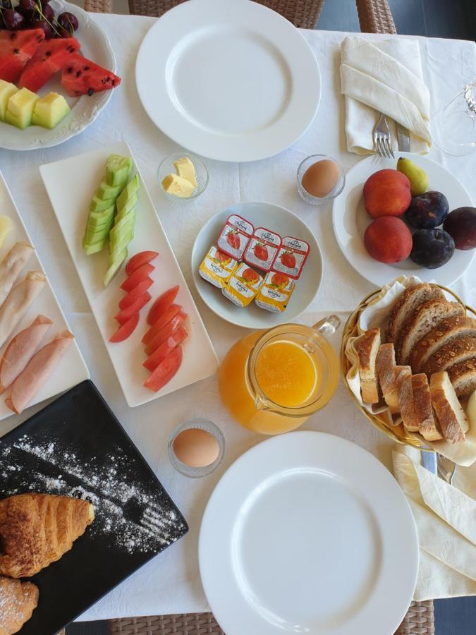Hotel Nais Beach Дуррес Экстерьер фото