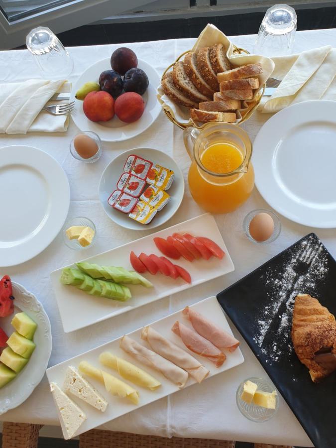 Hotel Nais Beach Дуррес Экстерьер фото