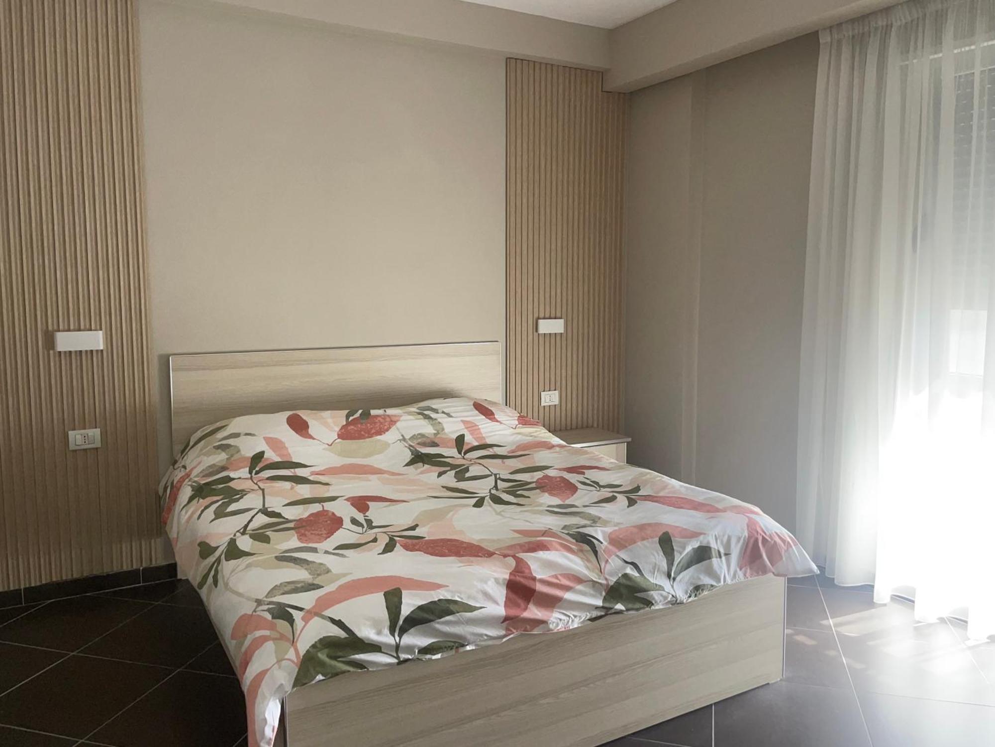Hotel Nais Beach Дуррес Экстерьер фото