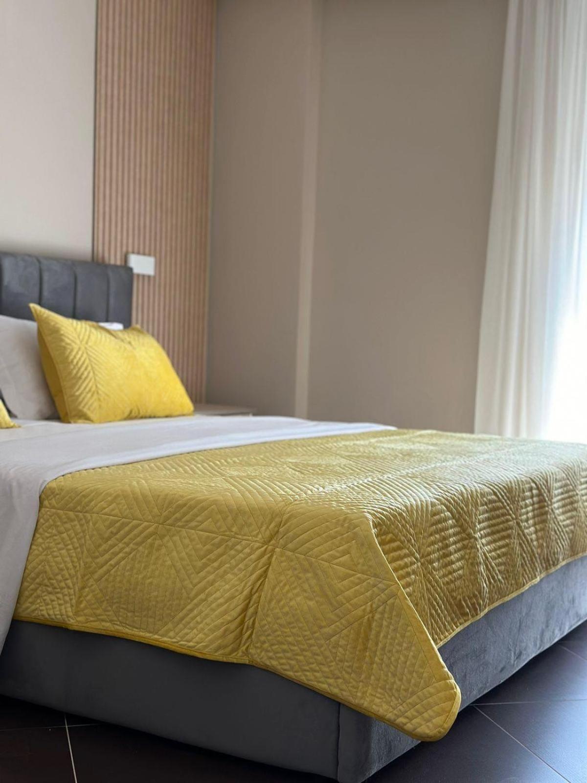 Hotel Nais Beach Дуррес Экстерьер фото