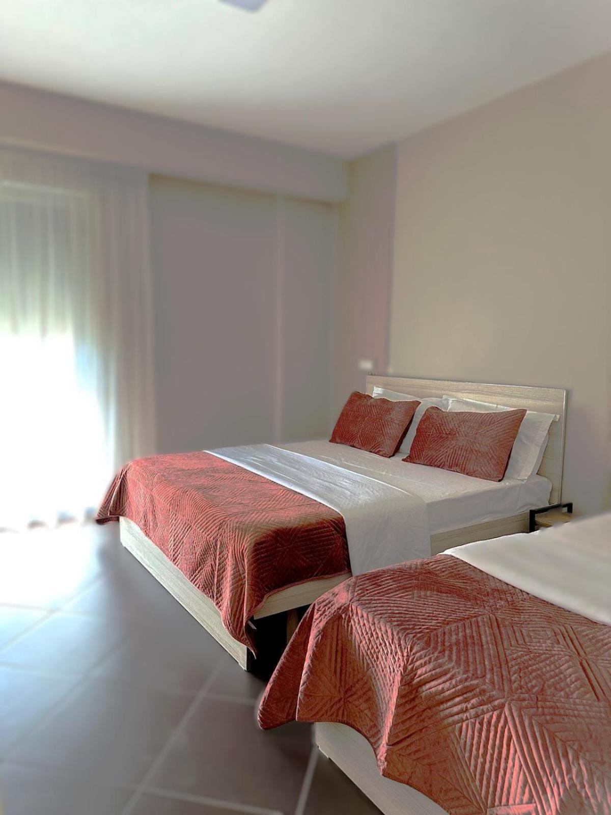 Hotel Nais Beach Дуррес Экстерьер фото
