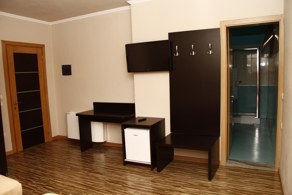 Hotel Nais Beach Дуррес Номер фото