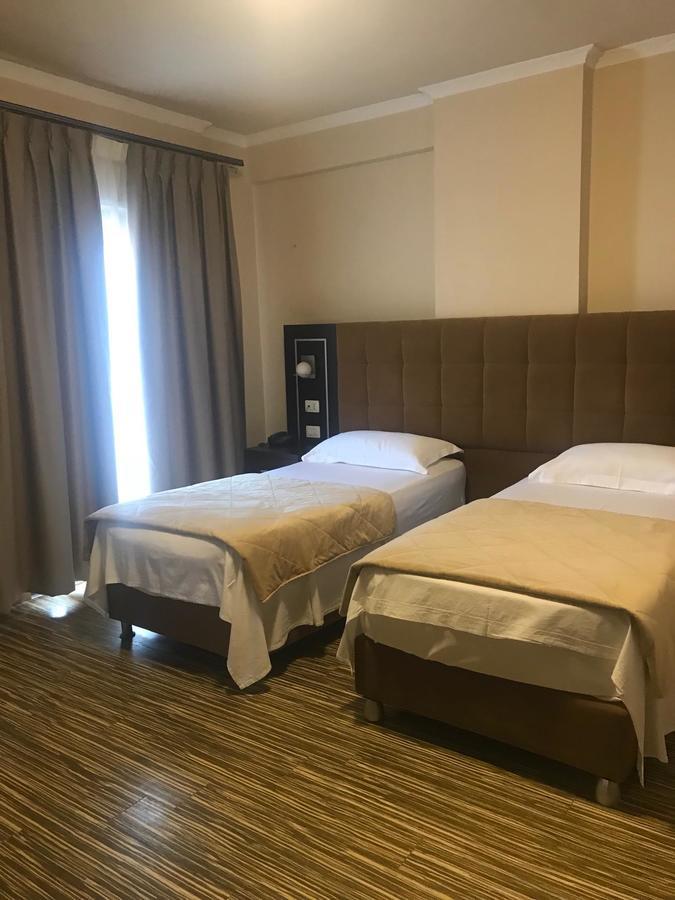 Hotel Nais Beach Дуррес Экстерьер фото