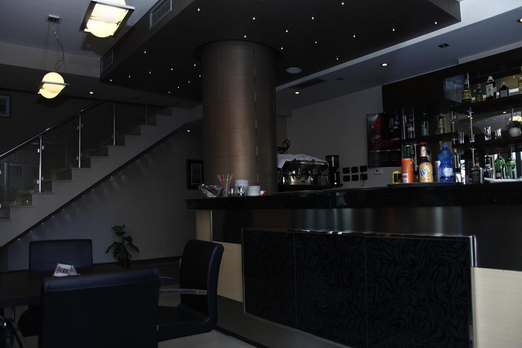 Hotel Nais Beach Дуррес Экстерьер фото