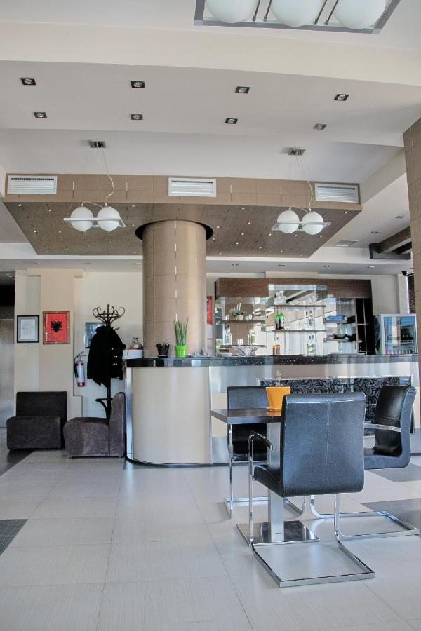 Hotel Nais Beach Дуррес Экстерьер фото