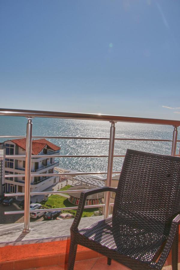Hotel Nais Beach Дуррес Экстерьер фото