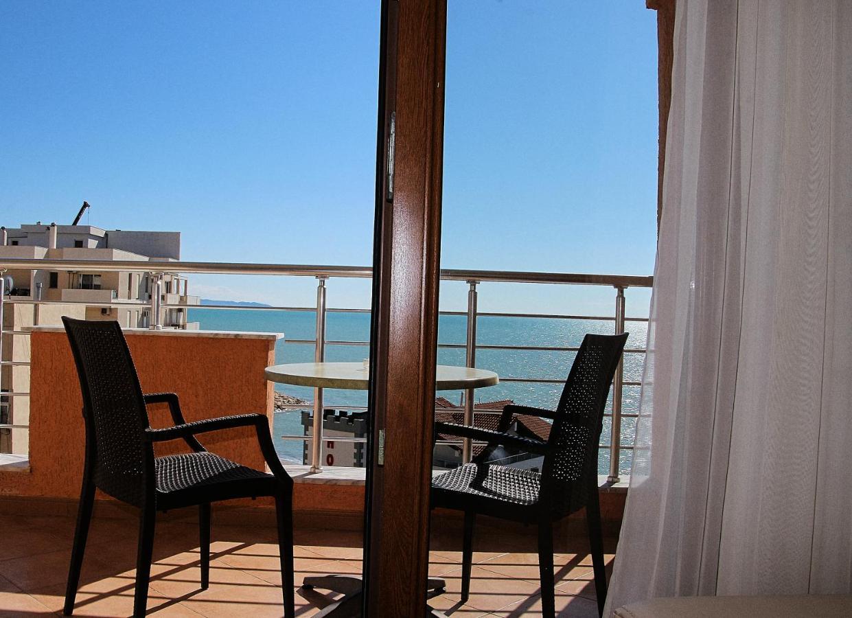 Hotel Nais Beach Дуррес Экстерьер фото