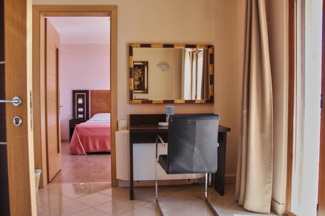 Hotel Nais Beach Дуррес Экстерьер фото